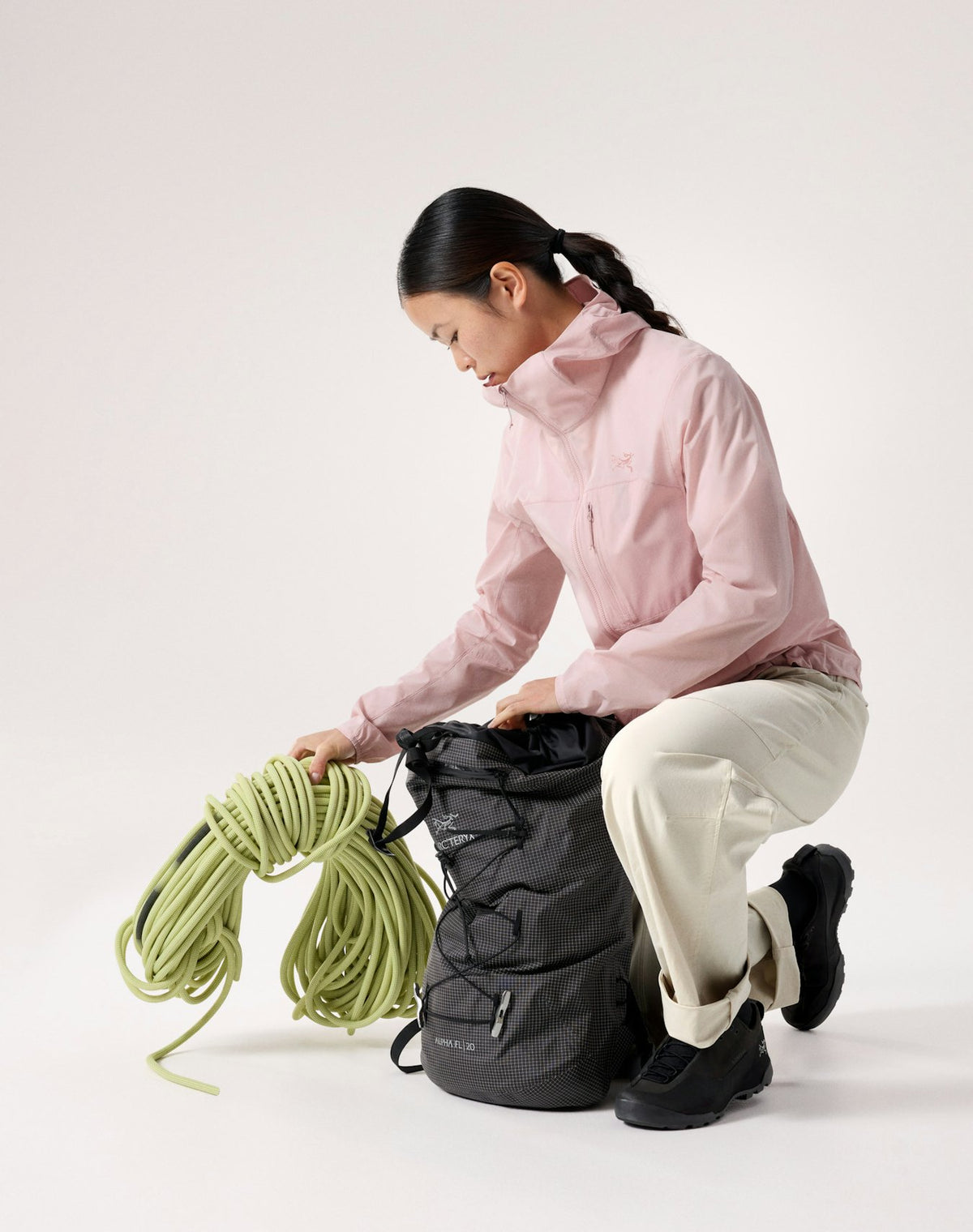 Arc'teryx Squamish Women's Windshell Hoody - Dusk Rose