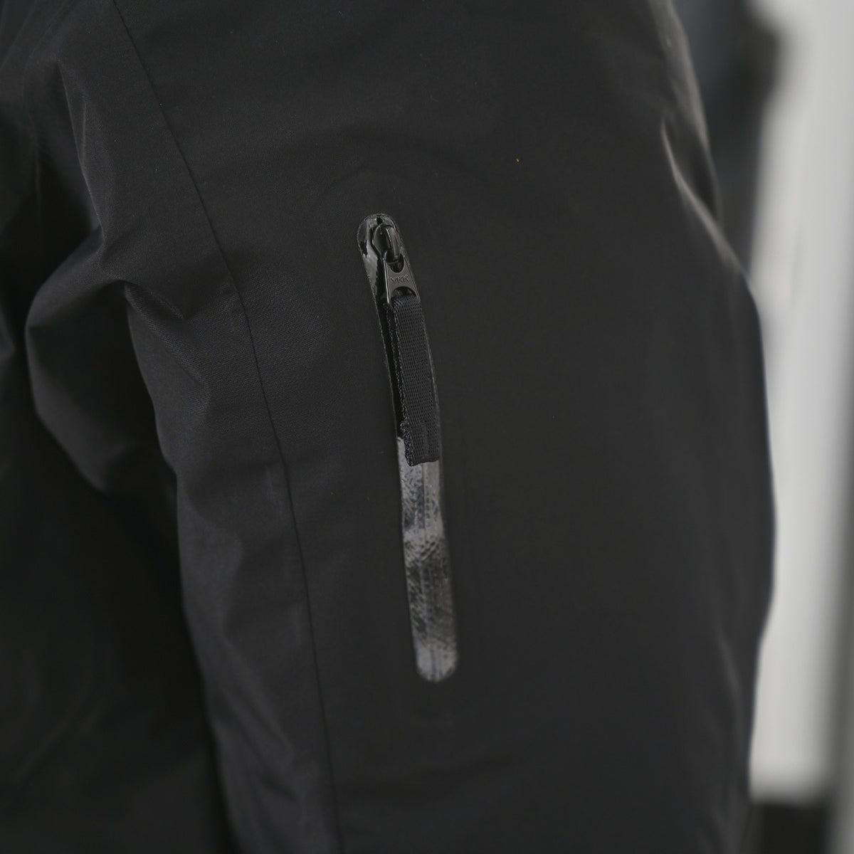 Arc'teryx Beta Series Men's GORE-TEX Hooded Ski Jacket "Black"